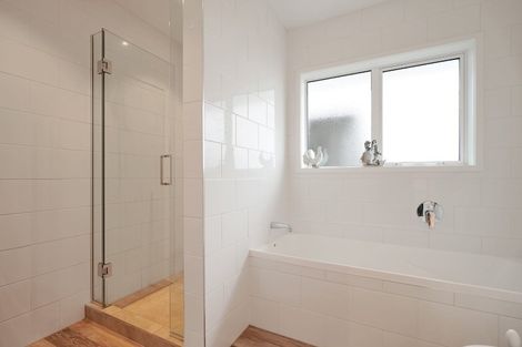 Photo of property in 93 Kiwi Esplanade, Mangere Bridge, Auckland, 2022