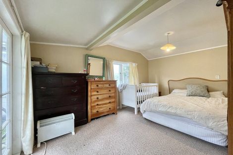 Photo of property in 5 Kauri Street, Eastbourne, Lower Hutt, 5013