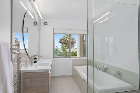 Photo of property in 32 Drayton Drive, Mount Pleasant, Christchurch, 8081