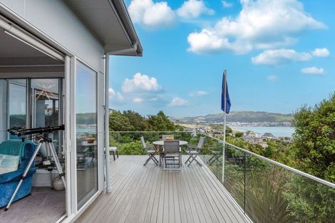 Photo of property in 5 Seascape View, Paremata, Porirua, 5024