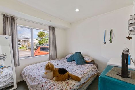 Photo of property in 104a Collingwood Road, Waiuku, 2123