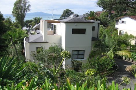 Photo of property in 2/75 Beach Road, Castor Bay, Auckland, 0620