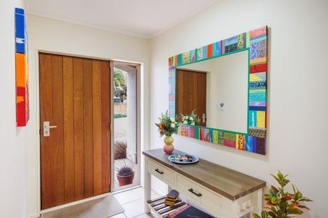 Photo of property in 19 Rothesay Place, Highbury, Palmerston North, 4412