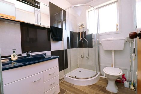 Photo of property in 2/81 Seabrook Avenue, New Lynn, Auckland, 0600