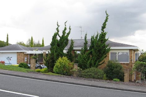 Photo of property in 96 Luckens Road, West Harbour, Auckland, 0618