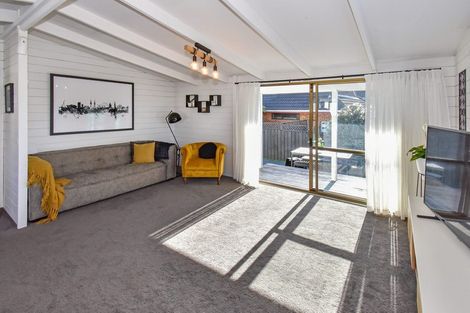 Photo of property in 1/3 Hoylake Place, Wattle Downs, Auckland, 2103