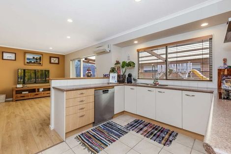 Photo of property in 39 Croftview Road, Wattle Downs, Auckland, 2103