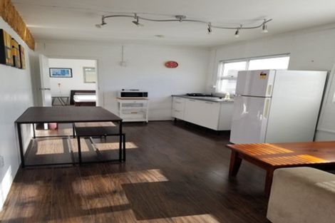 Photo of property in 1/40 Aberdeen Road, Campbells Bay, Auckland, 0620