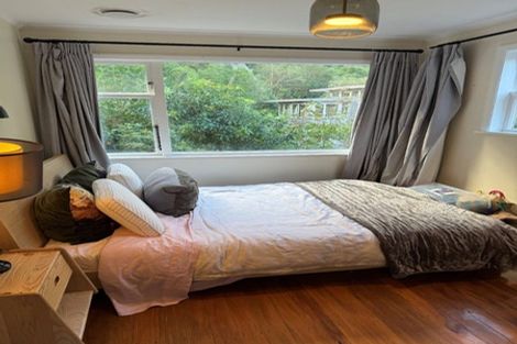 Photo of property in 5 Richmond Road, Mahina Bay, Lower Hutt, 5013