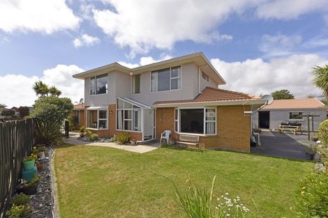 Photo of property in 11 Copperfield Close, Parklands, Christchurch, 8083