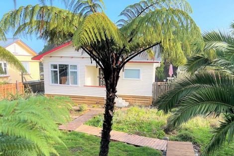 Photo of property in 114 Tasman Street, Karoro, Greymouth, 7805