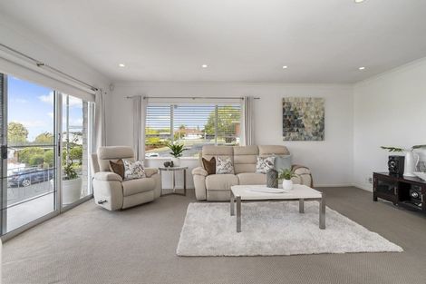 Photo of property in 6 Bodi Place, Te Atatu South, Auckland, 0610