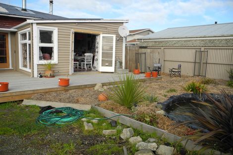 Photo of property in 22 Timaru Road, Waimate, 7924