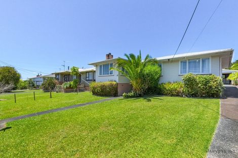 Photo of property in 5 Cobham Crescent, Kelston, Auckland, 0602