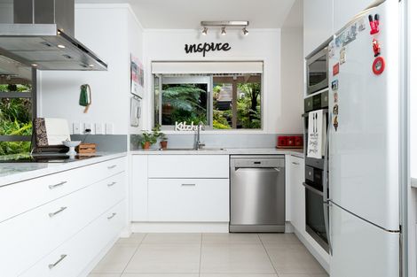 Photo of property in 3 Opanuku Road, Henderson Valley, Auckland, 0612