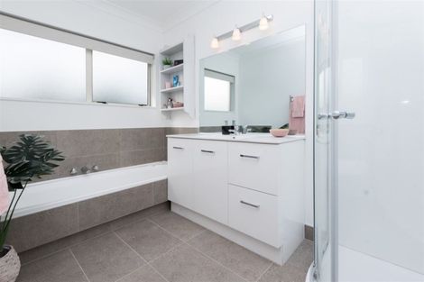 Photo of property in 67 Gosford Drive, Botany Downs, Auckland, 2010