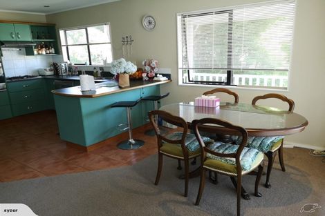 Photo of property in 8a Kingsclere Place, Goodwood Heights, Auckland, 2105