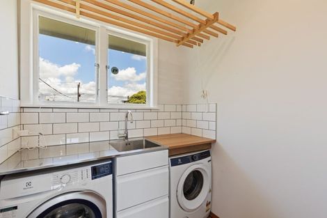 Photo of property in 52 Clawton Street, Westown, New Plymouth, 4310