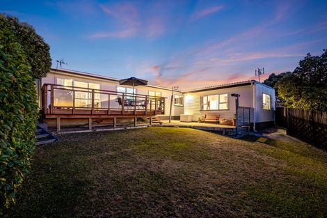 Photo of property in 131 Gloaming Hill, Titahi Bay, Porirua, 5022