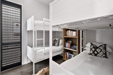 Photo of property in 2 Fife Court, Jacks Point, Queenstown, 9371