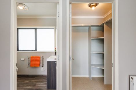 Photo of property in 38 Johnstone Drive, Fitzherbert, Palmerston North, 4410