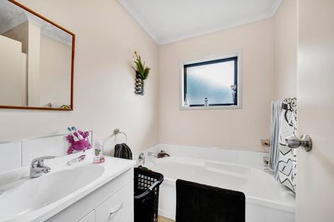 Photo of property in 12a Stuart Place, Blagdon, New Plymouth, 4310