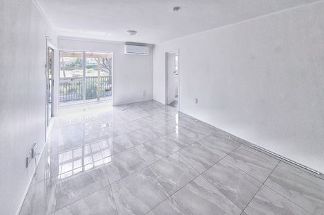 Photo of property in 37 Larissa Avenue, Henderson, Auckland, 0610