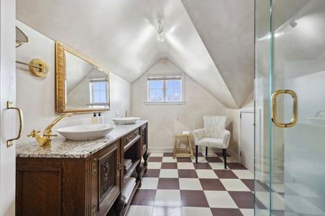 Photo of property in 56 Queen Street, Northcote Point, Auckland, 0627