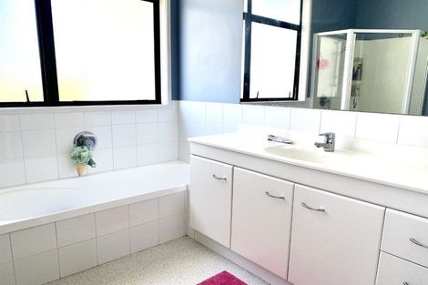 Photo of property in 21 Macnay Way, Murrays Bay, Auckland, 0630