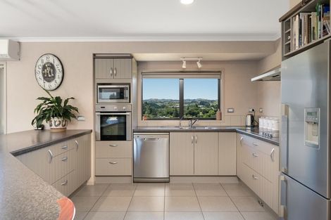 Photo of property in 38 Kereru Place, Pyes Pa, Tauranga, 3112