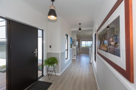 Photo of property in 71 Carrs Road, Urenui, 4377