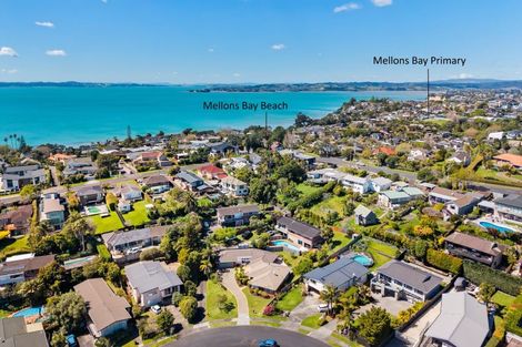 Photo of property in 15 Pickwick Parade, Mellons Bay, Auckland, 2014
