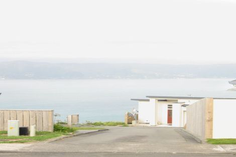 Photo of property in 26 Bennett Grove, Newlands, Wellington, 6037