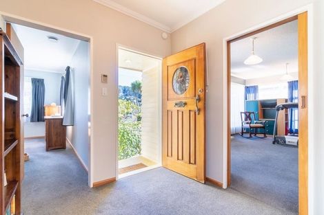 Photo of property in 6 Hinau Street, Tawa, Wellington, 5028