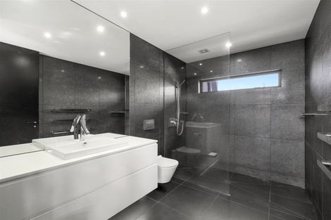 Photo of property in 116 Aikmans Road, Merivale, Christchurch, 8014