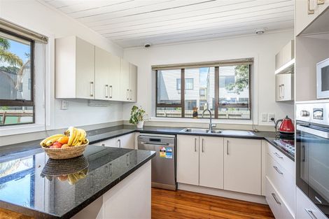 Photo of property in 62 Seymour Road, Sunnyvale, Auckland, 0612