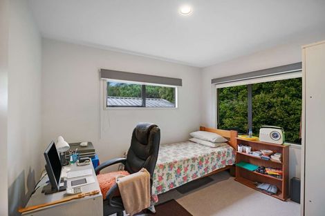 Photo of property in 2/10 Kirklow Place, Goodwood Heights, Auckland, 2105