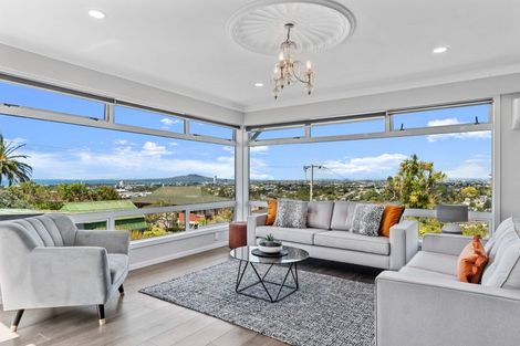 Photo of property in 27 High Road, Glenfield, Auckland, 0629