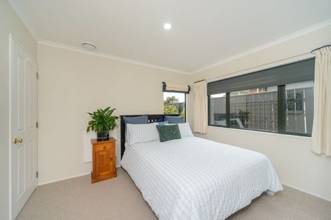 Photo of property in 135 Summerhill Drive, Fitzherbert, Palmerston North, 4410