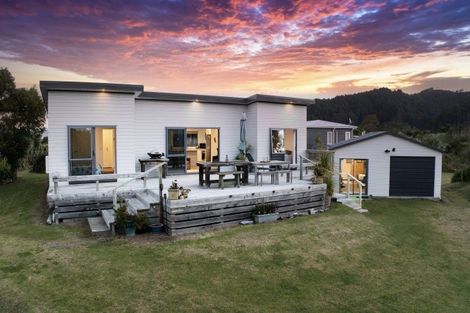 Photo of property in Blue Bay Road, Mahia, 4198
