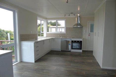 Photo of property in 38 Brooker Grove, Newlands, Wellington, 6037