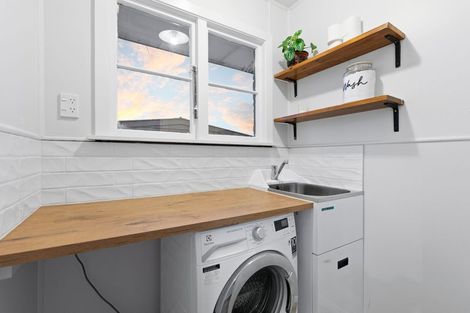 Photo of property in 12 Emlyn Place, Avondale, Christchurch, 8061