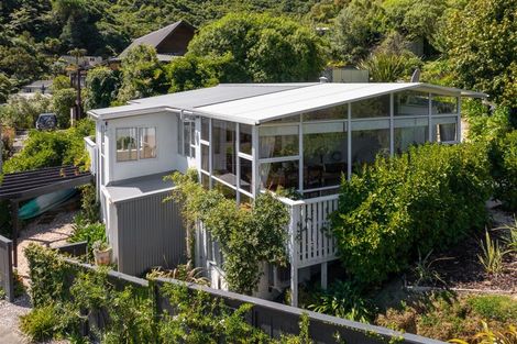Photo of property in 4 Amelia Crescent, Waikawa, Picton, 7220