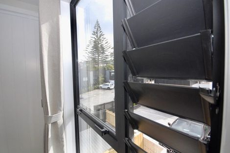 Photo of property in 41e Camelot Place, Glenfield, Auckland, 0629