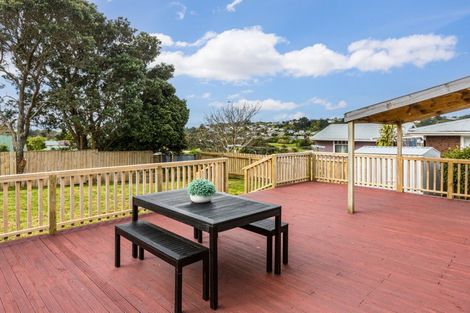 Photo of property in 32 Beauzami Crescent, Ascot Park, Porirua, 5024