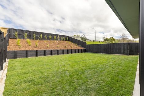 Photo of property in 7 Rangeview Drive, Kelvin Grove, 4414