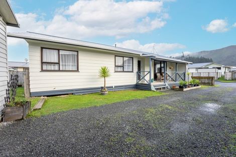 Photo of property in 318 Wellington Road, Wainuiomata, Lower Hutt, 5014