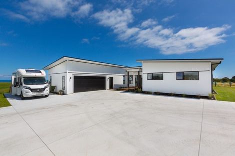 Photo of property in 71 Carrs Road, Urenui, 4377