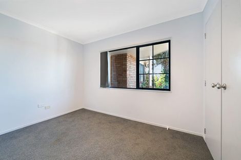 Photo of property in 18 Plumstead Rise, Glen Eden, Auckland, 0602