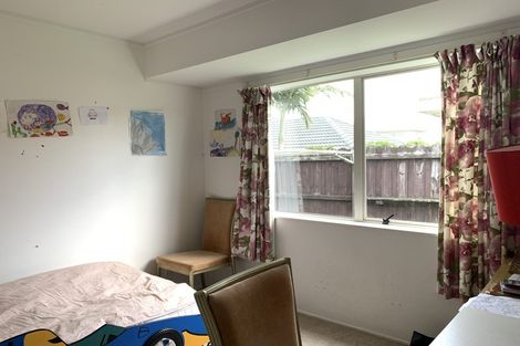 Photo of property in 2/329 Botany Road, Golflands, Auckland, 2013